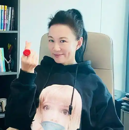 演员马丽:国家一级演员,被丈夫宠爱31年,戏红人不红也幸福_母亲_妻子