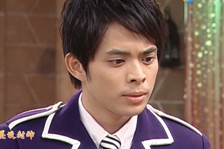 萌学园:乌克娜娜太伤心了,向艾瑞克抱怨肯豆基校长只有大爱