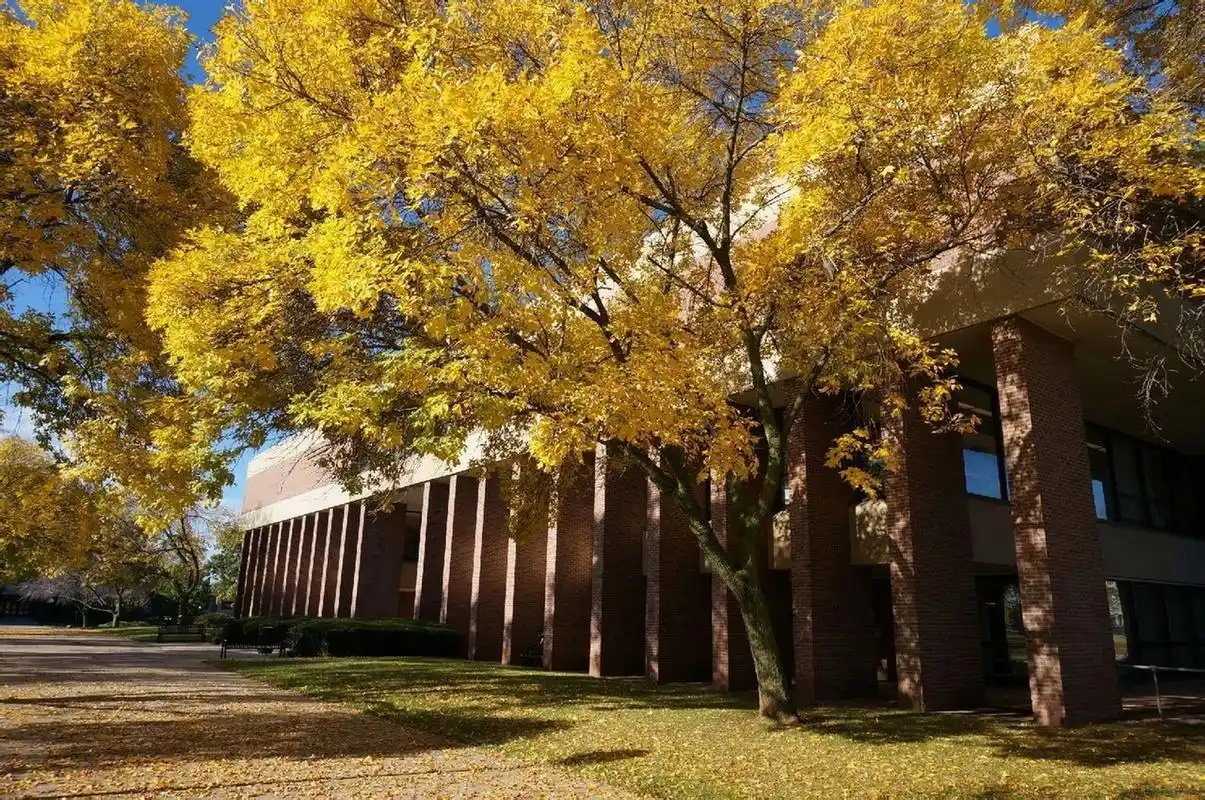 带你看名校-罗格斯大学 罗格斯大学是美国最早成立的第八个高等教育