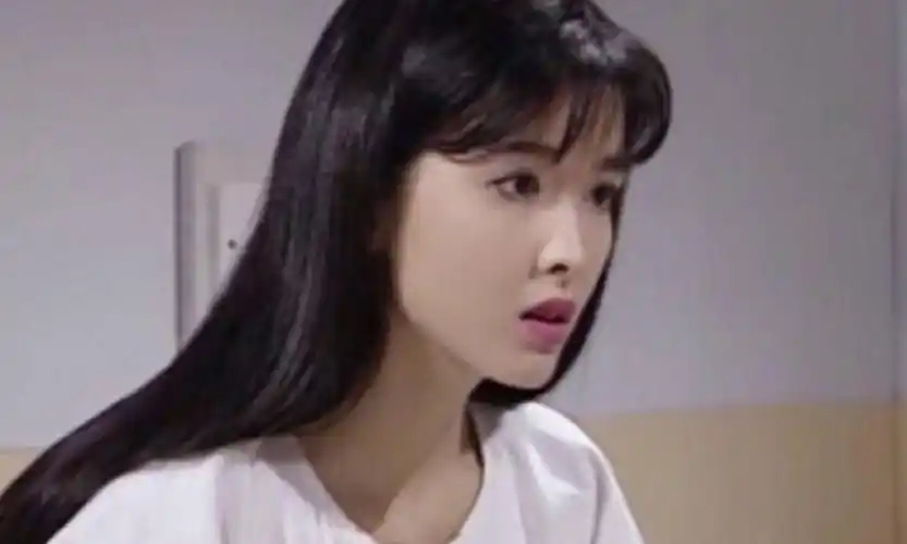 周慧敏大时代珍藏剧照曝光 先不说五官 女神单凭发量就赢了