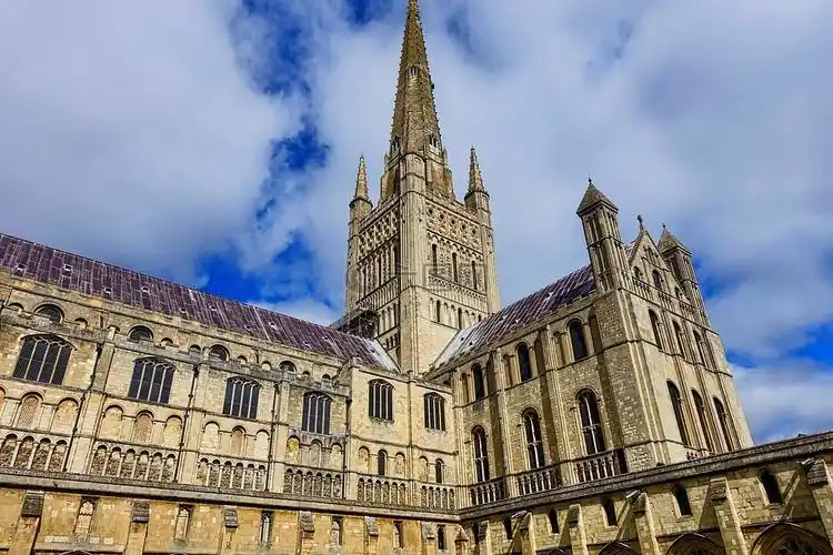 诺里奇大教堂,尖顶,中世纪