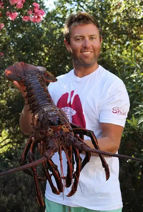 生物学家捕获54公斤巨型龙虾组图