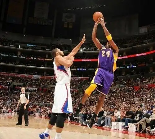 后仰式跳投跟后撤步三分有什么区别