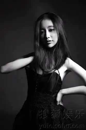 李明珠黑白写真曝光透浓郁文艺范儿