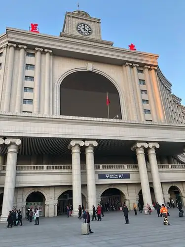 参观长影和大气的长春火车站