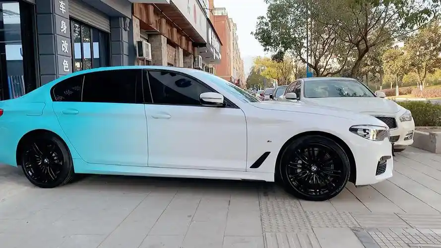 宝马五系蓝白渐变尼帕品牌改色膜niepa