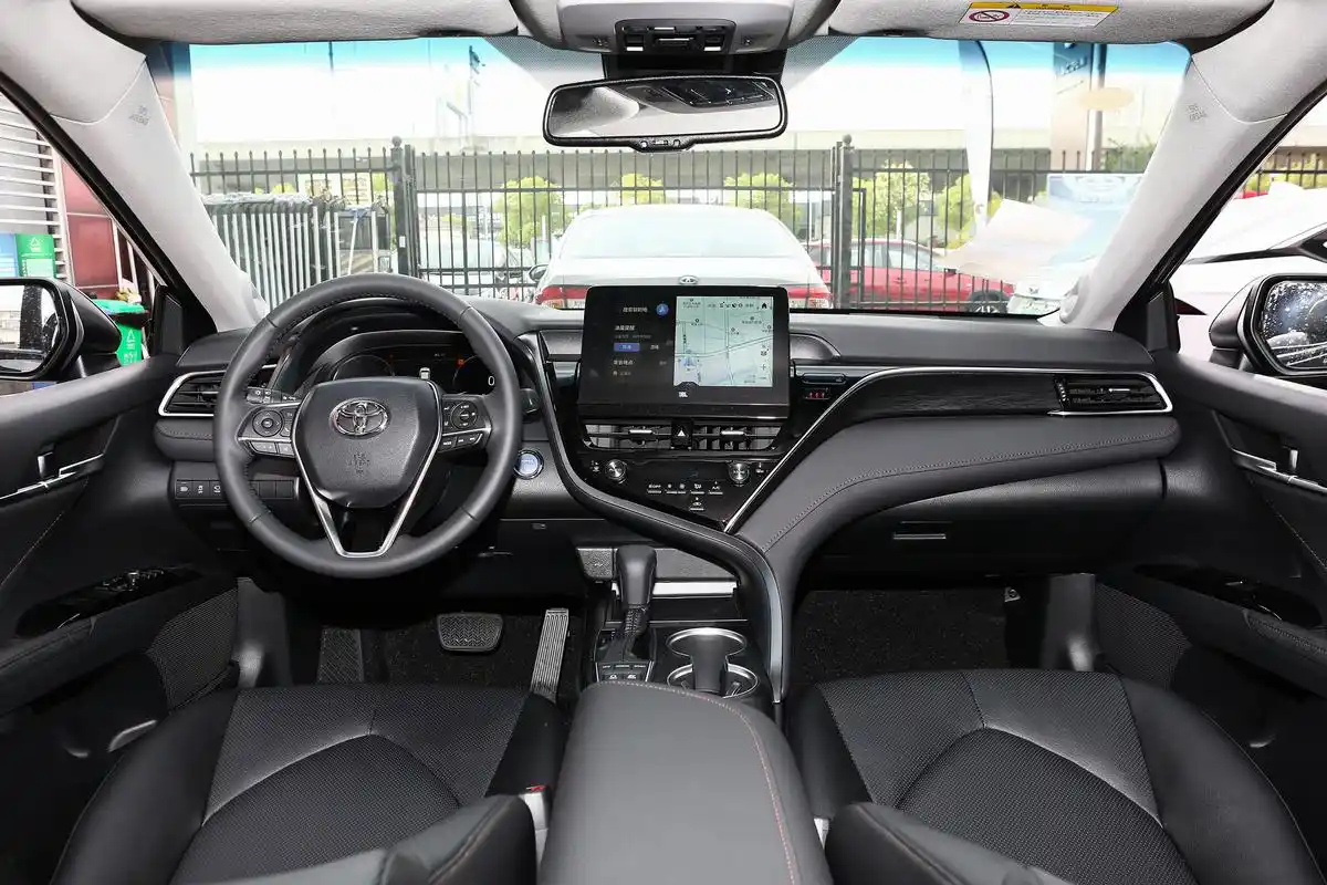 2021款 凯美瑞 双擎 2.5hq 旗舰版内饰