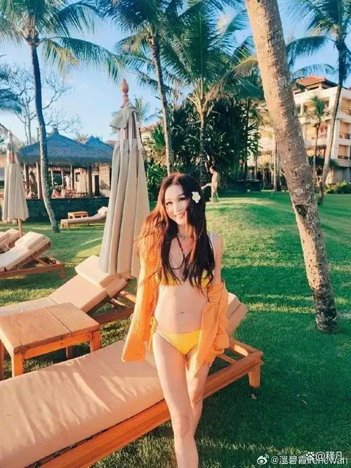 最美"苏妲己"温碧霞晒泳装照!曼妙身材性感火辣