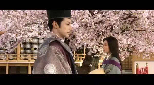 她把《源氏物语》作为教科书,通过讲述那些男女之事来教导彰子如何才