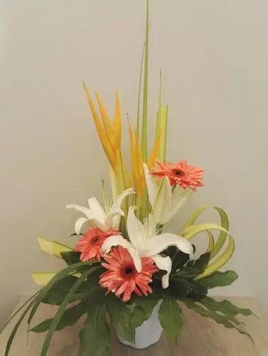 目前学了五种插花造型 有兴趣的可以参考哦 第一课时 直立式 第二课时