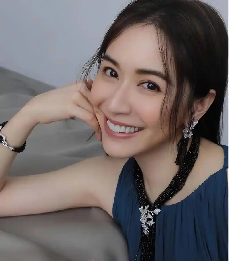 宝藏美人蔡依珊:出身名门搞科研,陪夫扛难关,大气淡定荣辱不惊