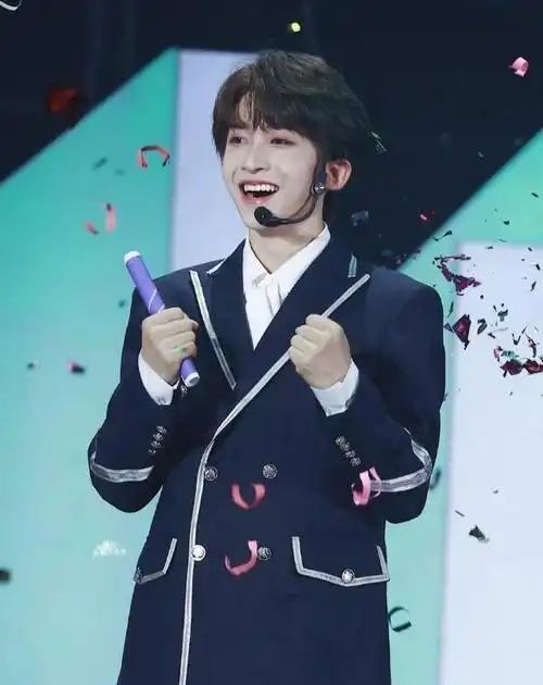 创造营三公刘宇图片:守护甜c刘宇