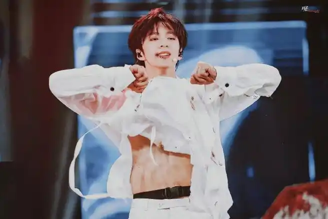 #刘耀文腹肌##刘耀文萌探2露腹肌##刘耀文头发不是水淋湿的是汗#