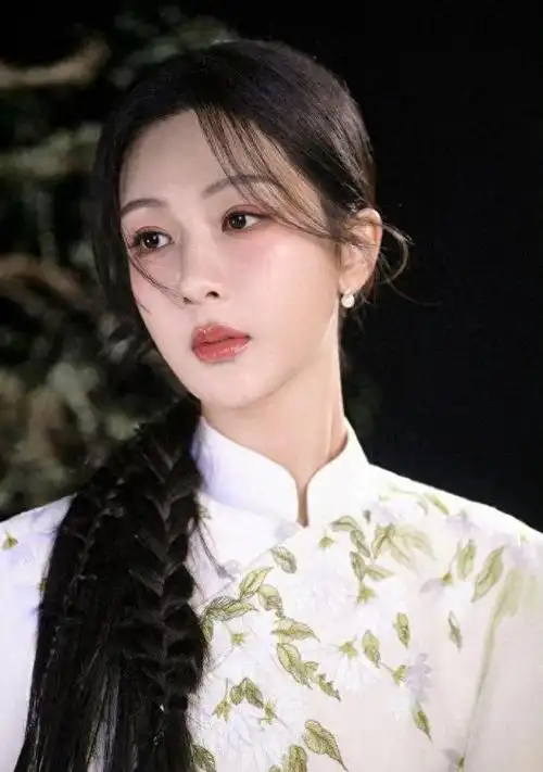 新剧热度突破3000万31岁的杨紫早已推翻了宋丹丹13年前的预测