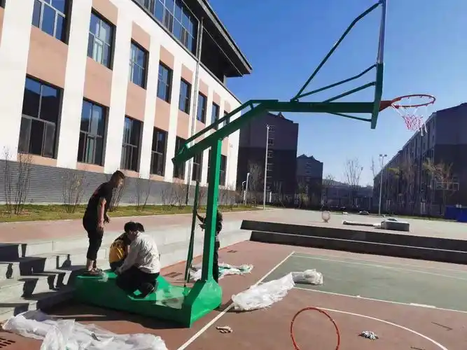 承德市兴隆县大山深处爱心学校的篮球架安装全过程