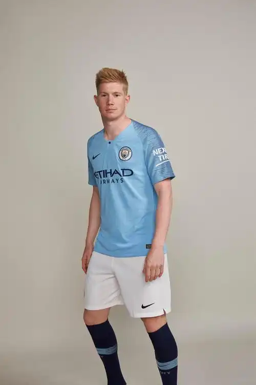 耐克发布曼城201819赛季主场球衣
