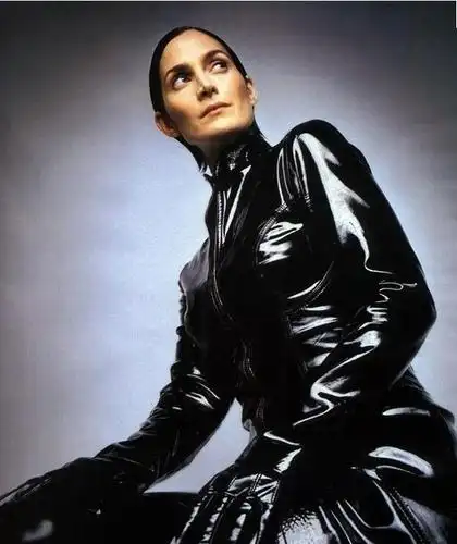 神秘与性感并存,魅力爆棚的女特工,一个眼神就能勾人