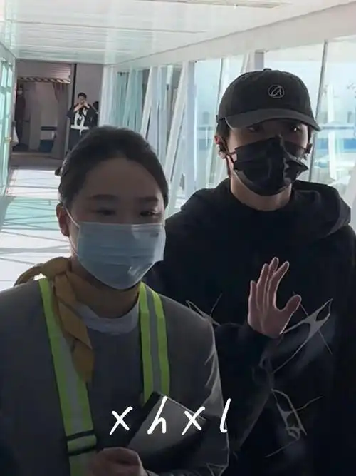 31 北京机场v口到达合集02  @时代少年团-严浩翔  舟车劳顿,真的