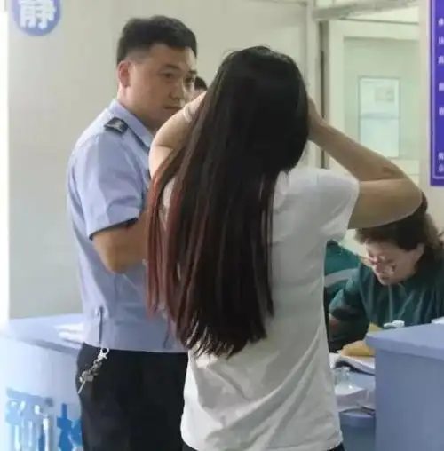 我市首例女司机醉驾遭刑拘