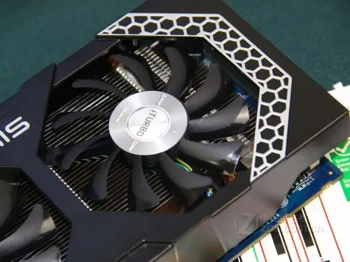 his r7 260x ipower iceq x2 2gb gddr5 实拍图(1/20)