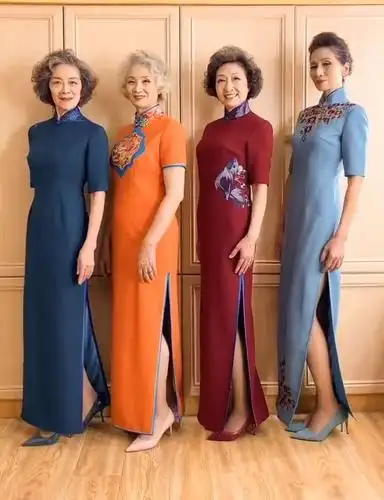 姐妹们,今天俺有点时间了,从网上载屏了四位时尚奶奶的照片,编辑一个