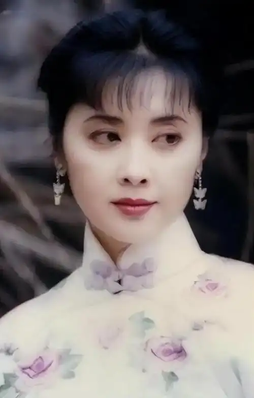 回顾看见朱琳老去的模样朱琳在当时被称为美女