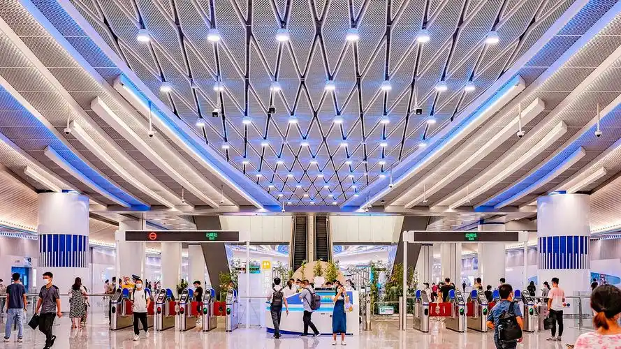 广州地铁18号线开通广州番禺广场地铁站