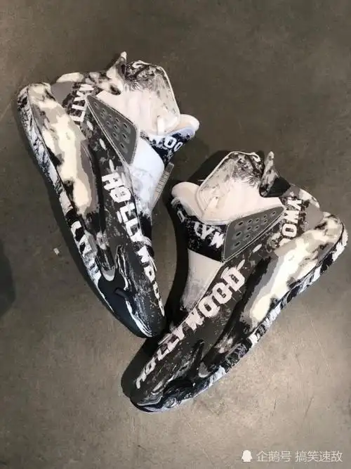 安踏kt5再出新配色,"黑人月"给人登陆月球的感觉,上脚帅气十足!