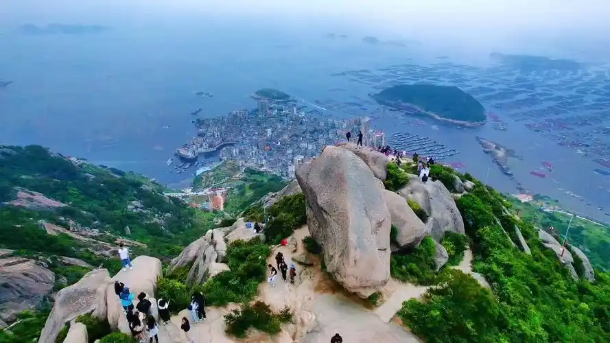 五一连江奇达村旗冠顶