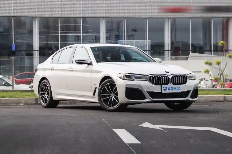 2022款 宝马5系(进口) 改款二 525i m运动套装外观