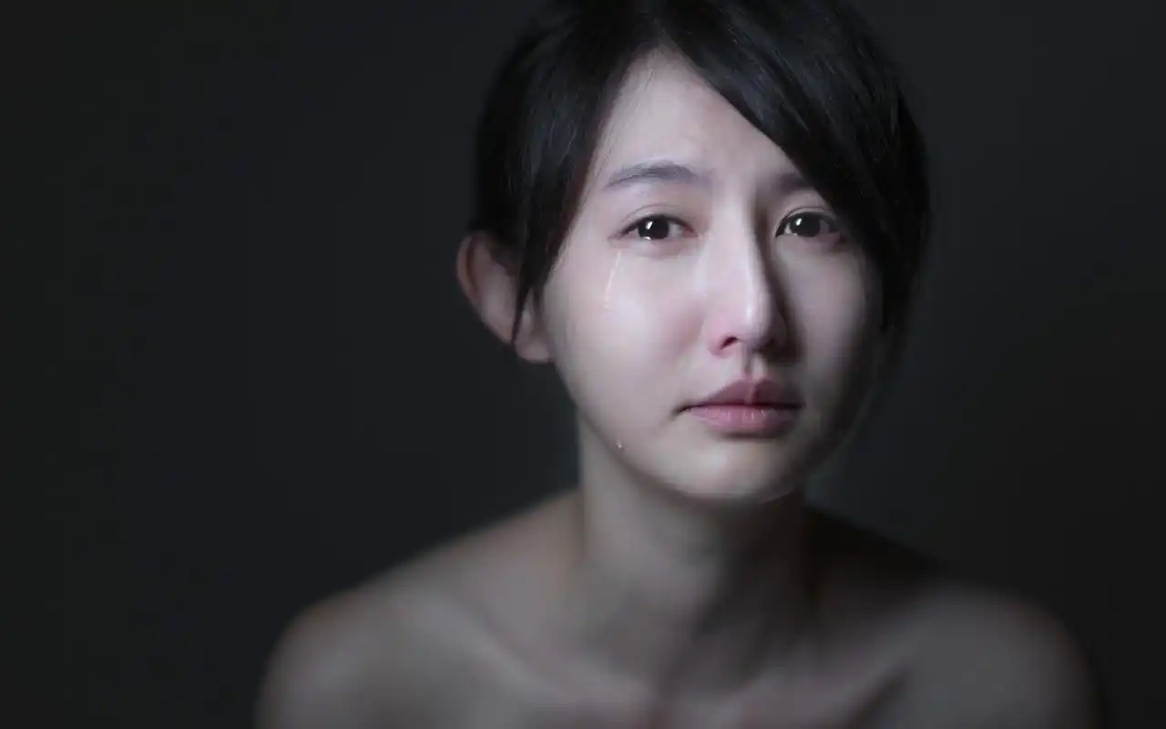 他拍下500个女孩落泪的瞬间美得心都碎了