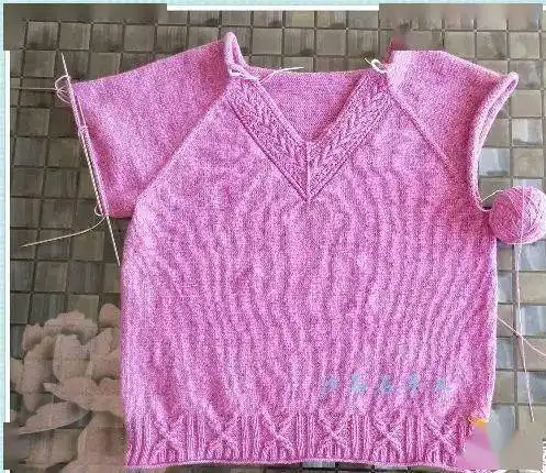 从上往下织女士棒针v领套头毛衣好看又实穿