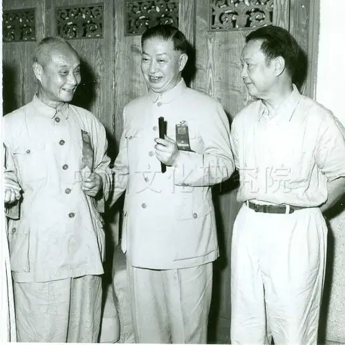 盖叫天,梅兰芳,周信芳裘盛戎 谭富英 马连良李少春先生与女儿李洪玲