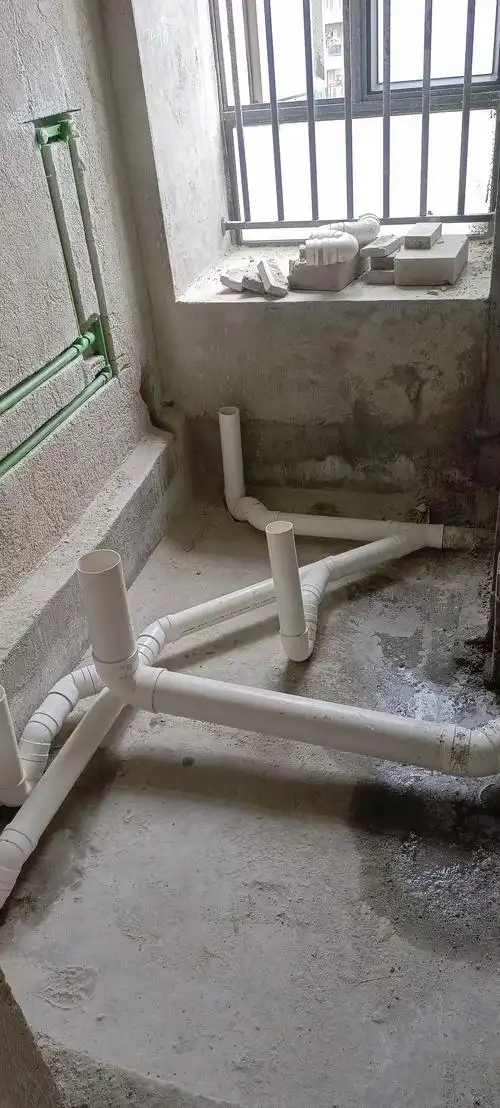 做墙排,做墙排破坏了地漏防水没做好会漏水,还有洗手盆下水很容易堵的