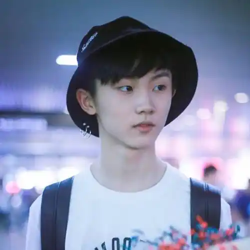 辉腾张艺兴时代少年团刘耀文同款帽子字母飘带渔夫帽男女街舞长带盆帽