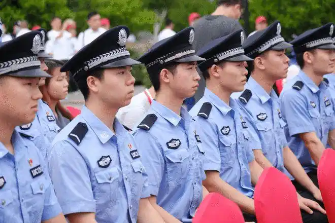 橘子洲头青年学警砥砺初心永远跟党走