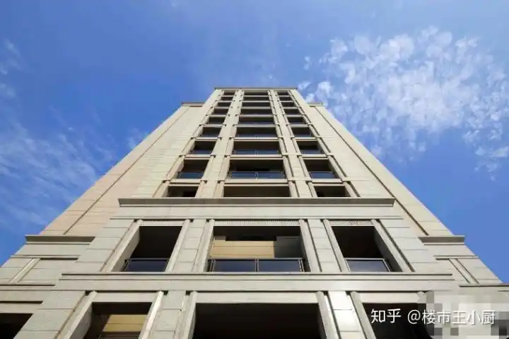 万科·西溪蝶园外立面:基座石材干挂 真石漆,在真石漆里算复杂和用心