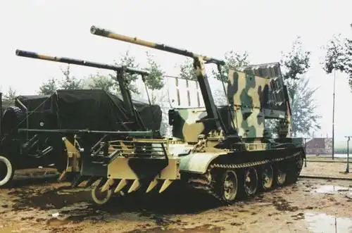 中国新型扫雷车:造型怪异,几十米外"隔山打牛"引爆地雷