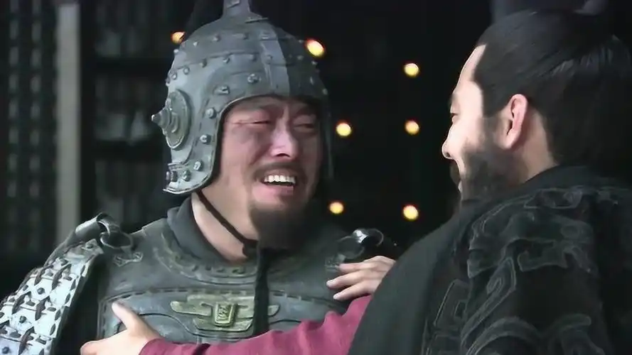 新三国:赤壁之战后许褚大哭,曹操前去安慰竟让许褚笑了起来