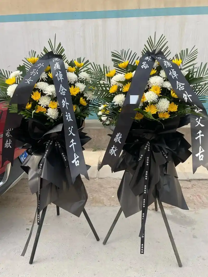 祭奠花篮.白菊代表祭奠,黄菊代表怀念, 愿另一个世界,如人间 - 抖音