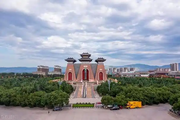 临汾旅游景点:山西黄河壶口瀑布,洪洞大槐树寻根祭祖园,广胜寺,云丘山