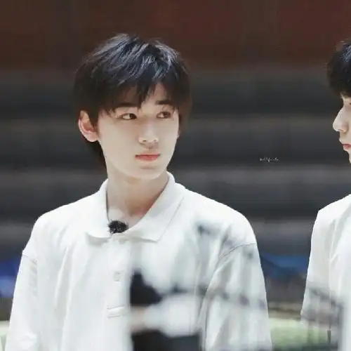 "两个怕黑的小朋友,走了很长一段没有路灯的路" 今日份文轩情头 二转