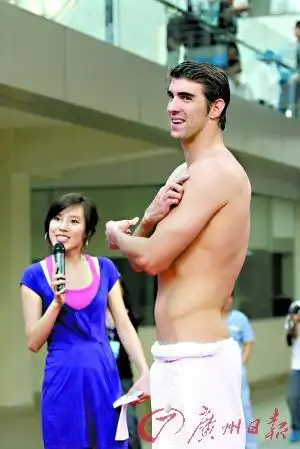 菲尔普斯与"粉丝"玩足3小时