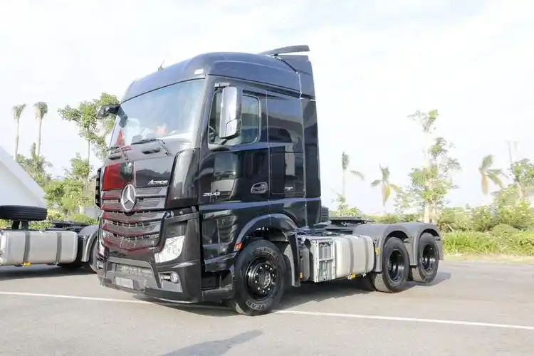 奔驰 新actros重卡 480马力 6x2r 国五 公路牵引车(型号2648)