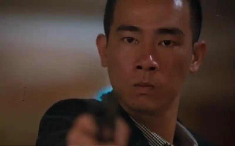 古惑仔2之猛龙过江:山鸡单枪匹马杀委员,和邱淑贞共浴平步青云