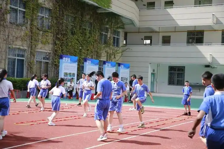 双减政策下中小学体育课如何创新深圳市学校体育工作大会举办