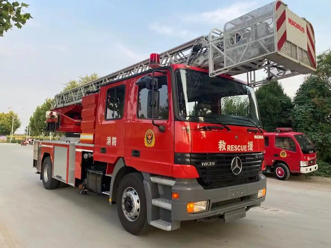 消防车02 新到整车进口奔驰(马基路斯)30米消防云梯车,整车新车状态
