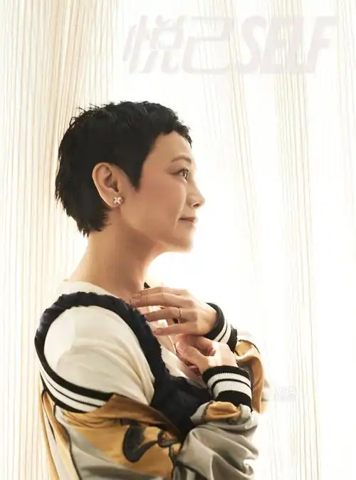 张艾嘉优雅拍大片 新作《相爱相亲》找回爱情动力_明星写真_图集_电影