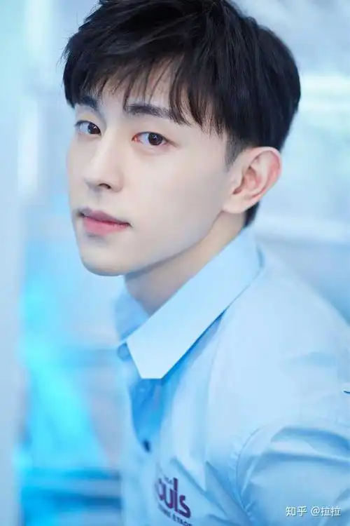 如何评价邓伦的颜值?