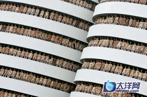 荷兰阿姆斯特丹举行2000人裸体摄影活动组图